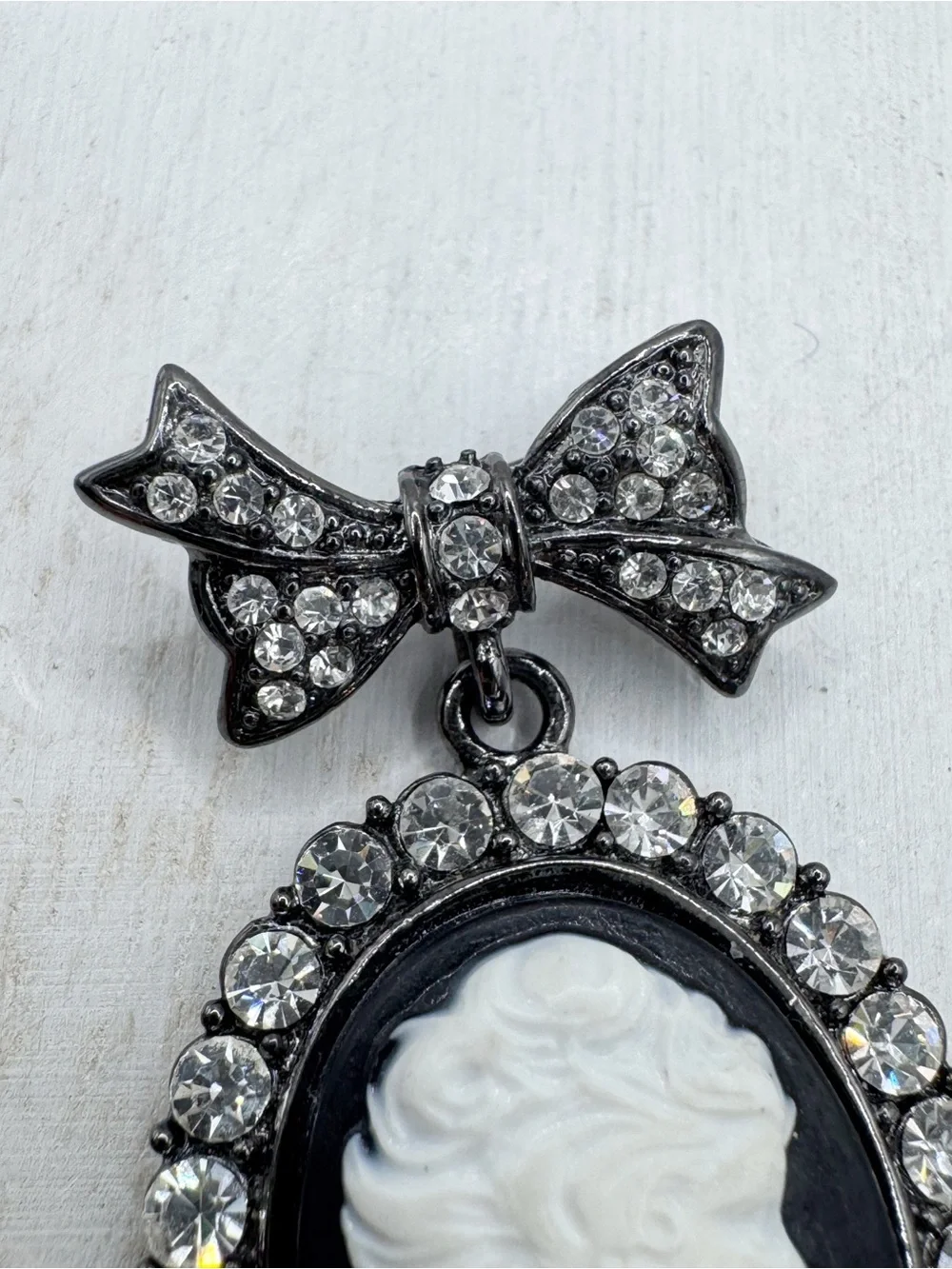 Vintage Victorian revival cameo bow brooch pin black white